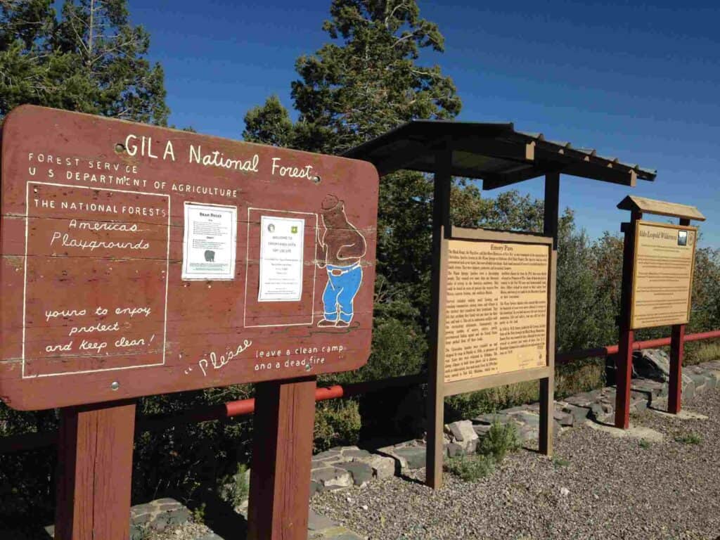 Emory Pass Scenic Area and trailhead access point