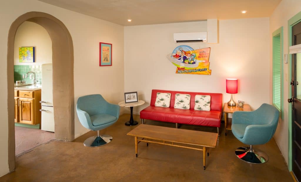 jetsons seating area blackstone hotsprings baths and beds