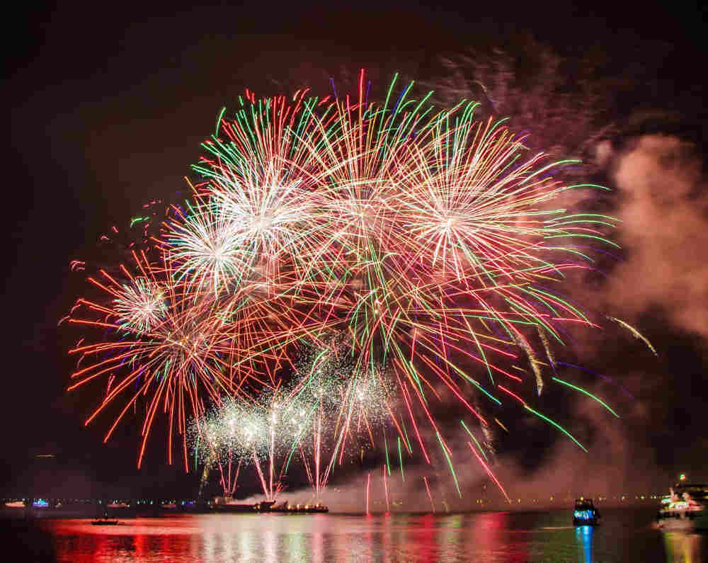 july 4 fireworks show over elephant butte lake
