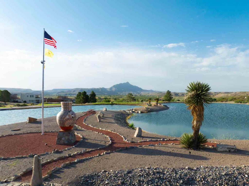 entrance to turtleback mountain golf and resort