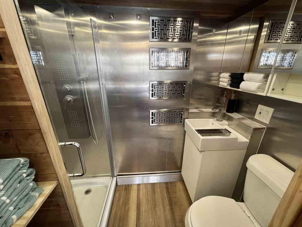 phoenix outpost loo